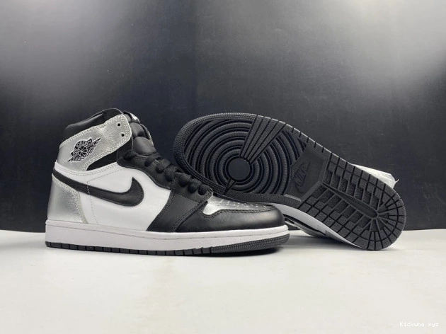 CD0461-001 SILVER WMNS OG JORDAN TOE HIGH 1 AIR 0614